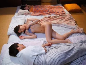 Em thư ký phục vụ quản lý tận răng trong chuyến công tác